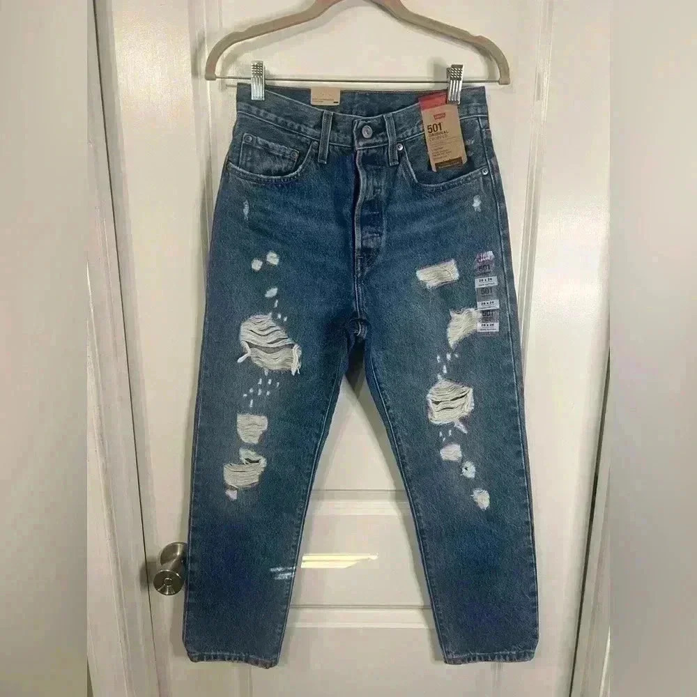 NWT Levi’s Women’s 501 Original Cropped Button-fly Distressed Bootcut Jeans